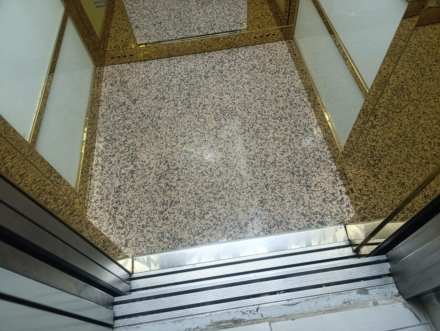 Granit kabin zemini